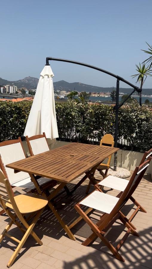Sunny Rooftop Loft With Gorgeous Views Of Όλμπια Εξωτερικό φωτογραφία